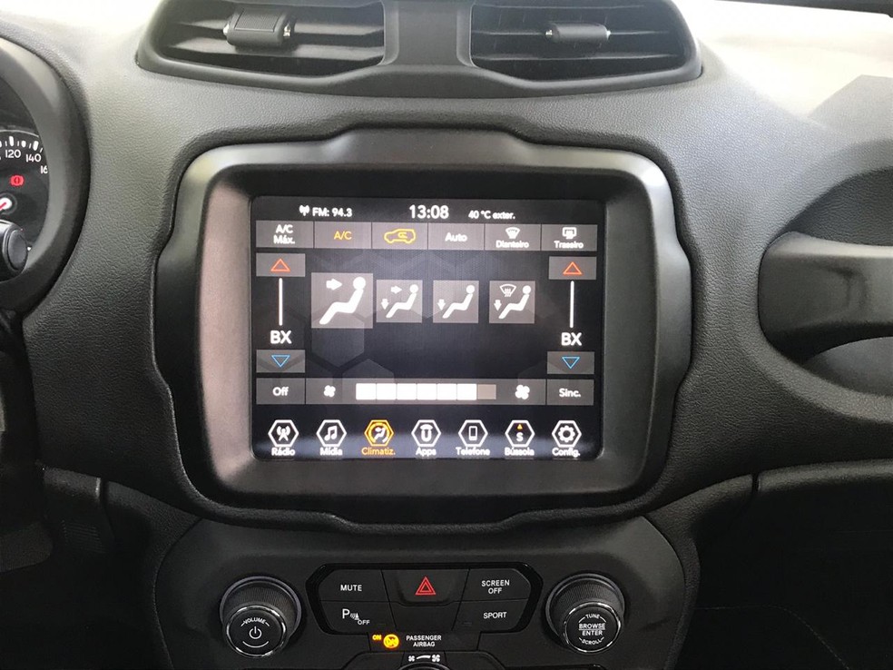 Interior do Jeep Renegade 2019 — Foto: André Paixão/G1
