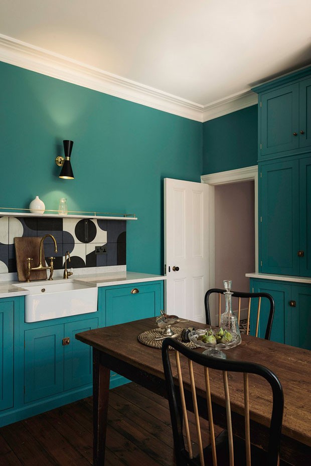 Décor do dia: cozinha azul turquesa com inspiração francesa (Foto: Divulgação )