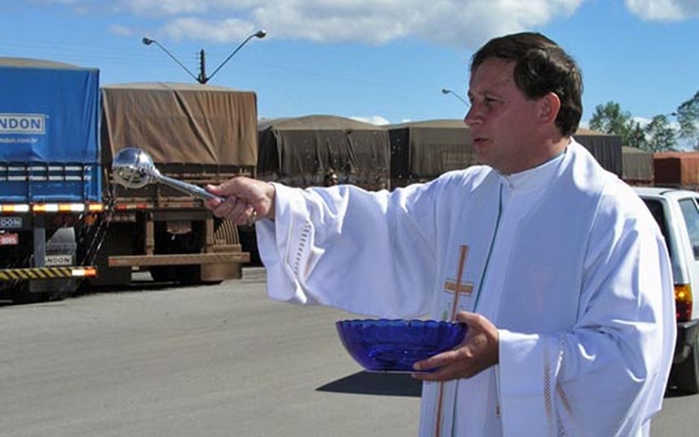 Comunidade de ParanaguÃ¡ celebra missa nesta sexta-feira (20) para homenagear Padre Aderli, morto em um voo com balÃµes (Foto: DivulgaÃ§Ã£o/Pastoral RodoviÃ¡ria de ParanaguÃ¡)