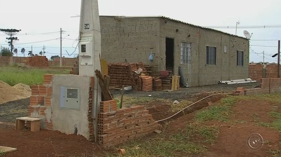 Advogada orienta na hora de comprar um terreno ou loteamento (Foto: Reproduo/TVTEM)