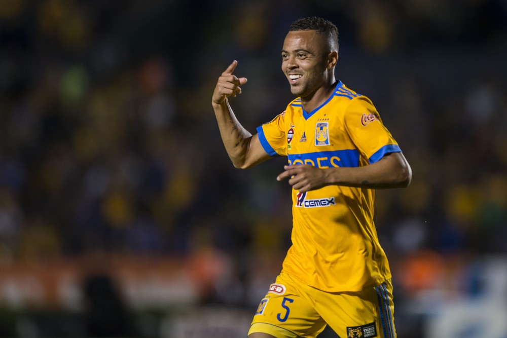 Com futuro indefinido, Rafael Carioca admite proposta do Grêmio, mas ressalta: Vontade é ficar