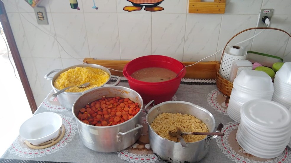 Marmitas são feitas e doadas para moradores de rua durante pandemia em Boituva — Foto: Arquivo Pessoal