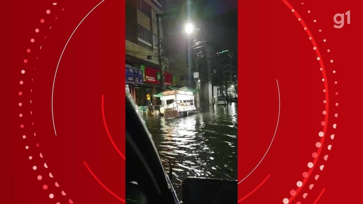 Ruas ficam inundadas após chuva intensa em Cabo Frio, no RJ; VÍDEOS