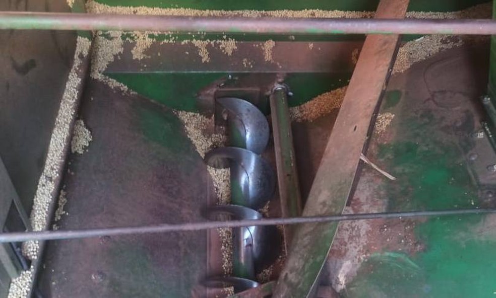Homem ficou com a perna presa em rotor de máquina agrícola em Frutal — Foto: Corpo de Bombeiros/Divulgação