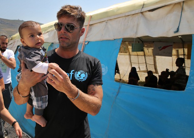 Ricky Martin visitou refugiados no Líbano como embaixador da Unicef (Foto: Hussein Malla/AP)