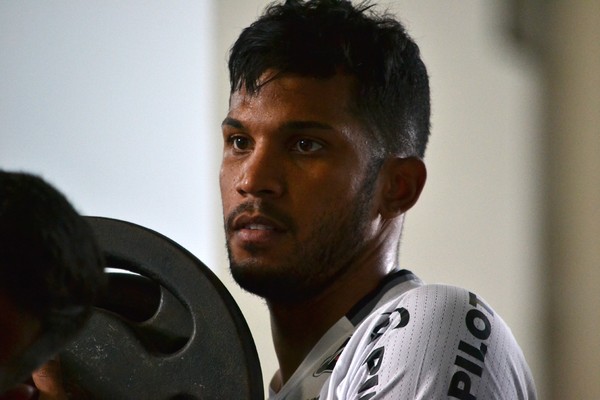 Ainda sem reforço na zaga, Corinthians terá retorno de Yago em 2018