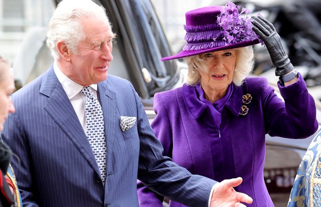 LONDON, ENGLAND - MARCH 14: Camilla, Duchess of Cornwall and Prince Charles, Prince of Wales arrives at Westminster Abbey after The Commonwealth Day Service on March 14, 2022 in London, England. The Commonwealth represents a global network of 54 countries (Foto: Getty Images)