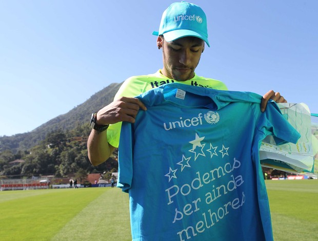 [COPA 2014] Neymar e David Luiz apoiam campanha do Unicef e fazem a alegria de crianças