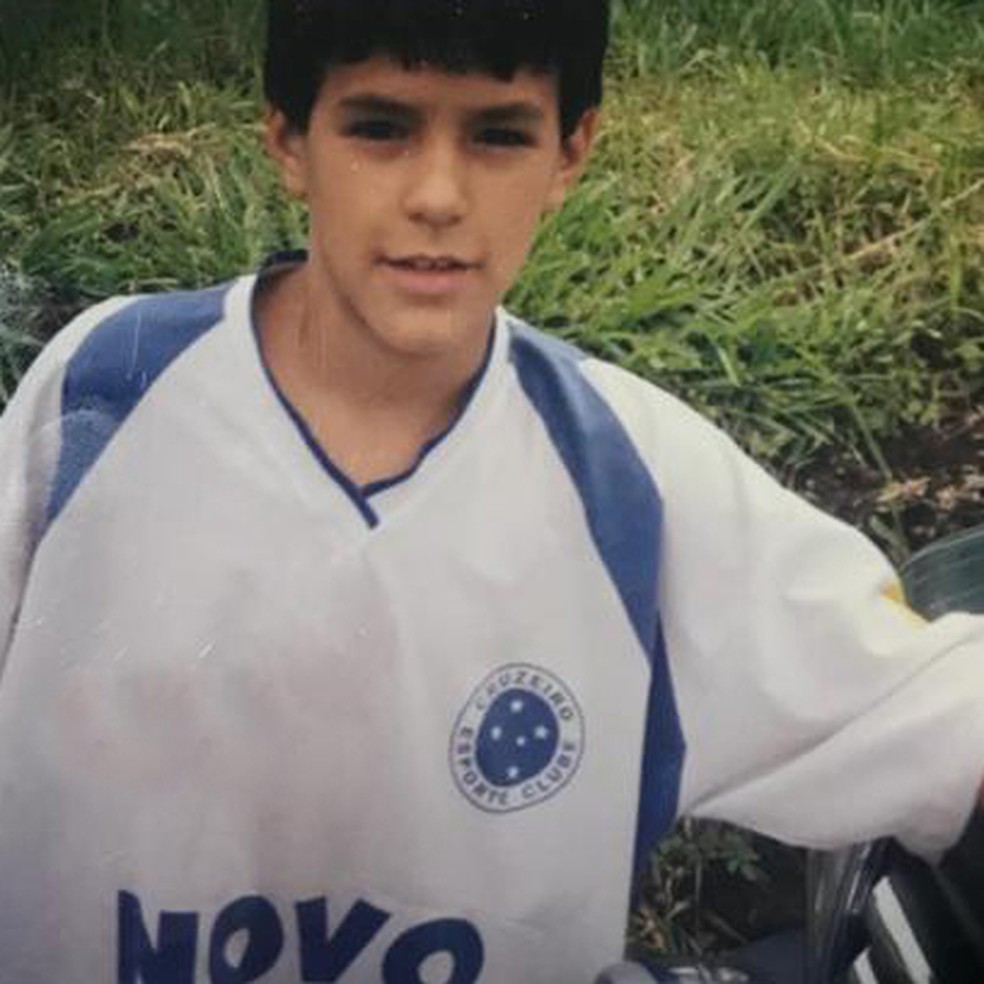 Raúl Cáceres com a camisa do Cruzeiro na infância — Foto: Arquivo pessoal