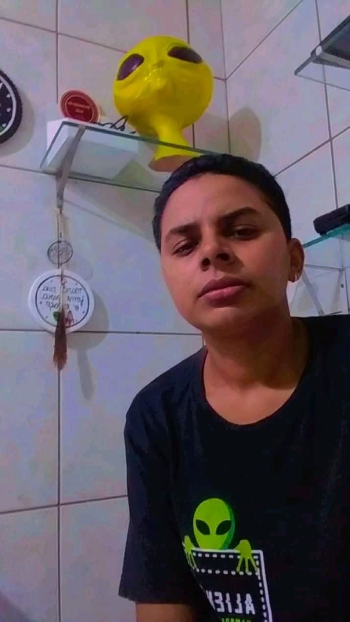 Polícia investiga denúncia de racismo e lesbofobia contra funcionária de hamburgueria em Parnaíba