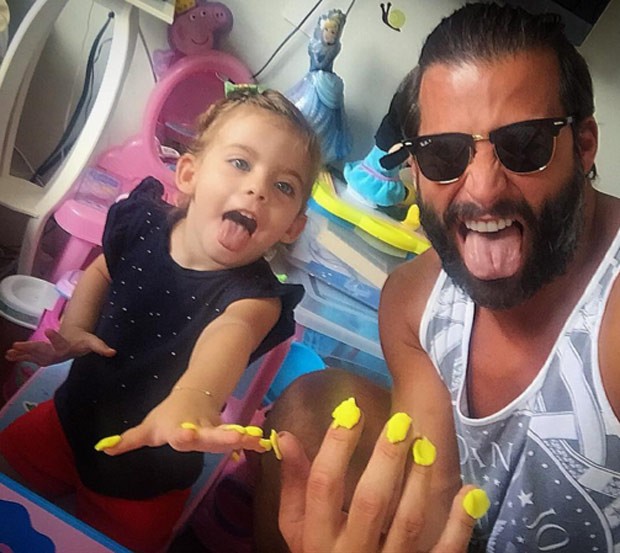 Henri Castelli brinca com a filha Duda (Foto: Reprodução/Instagram)