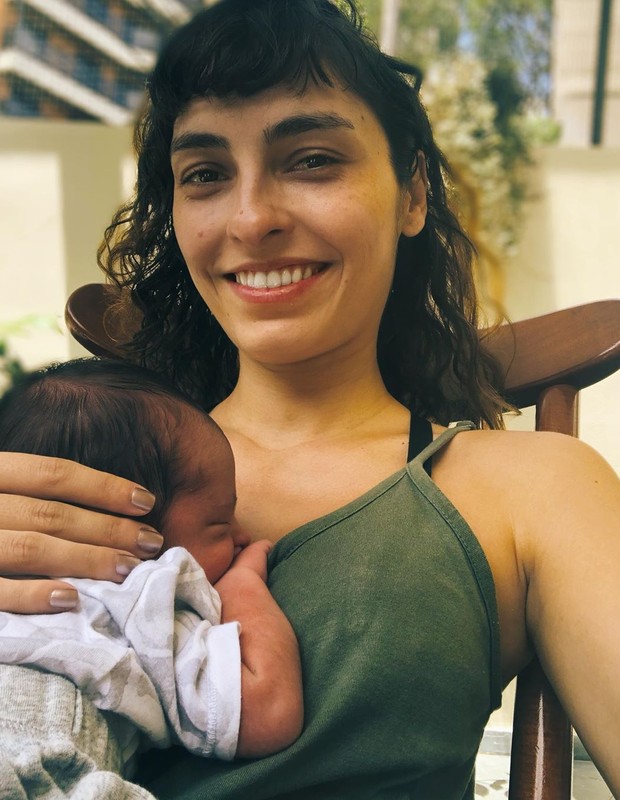 Bruna Caram e o filho recém-nascido, Francisco (Foto: Reprodução/Instagram)