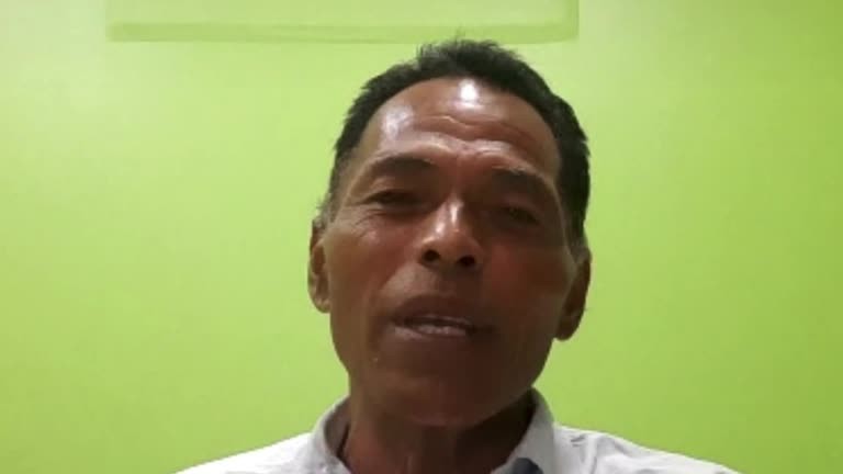 Homem nada por quase 30 horas para sobreviver a tsunami em Tonga thumbnail