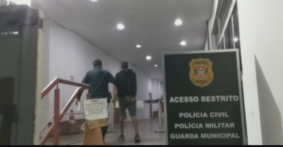 Homem agride companheira dentro de delegacia e é preso em Campinas