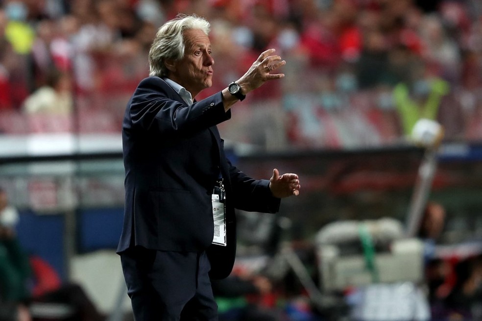 Jorge Jesus comanda o Benfica atualmente — Foto: AFP