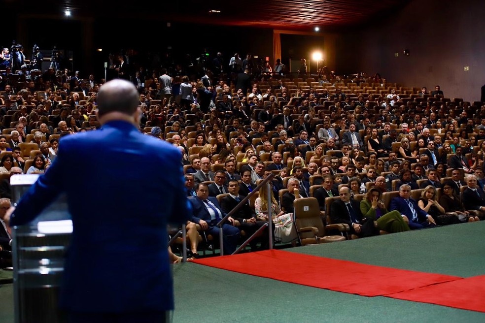 Ibaneis Rocha discursa em cerimônia de diplomação pelo TRE-DF — Foto: Fábio Pinheiro/TRE