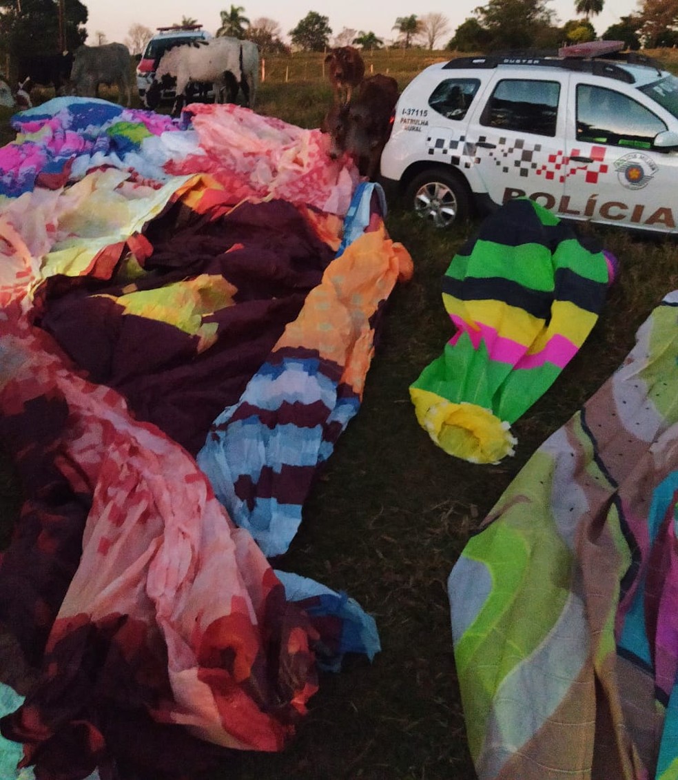 Tr&ecirc;s pessoas s&atilde;o presas em f&aacute;brica clandestina de bal&otilde;es em Rio Claro &mdash; Foto: Pol&iacute;cia Militar de Rio Claro