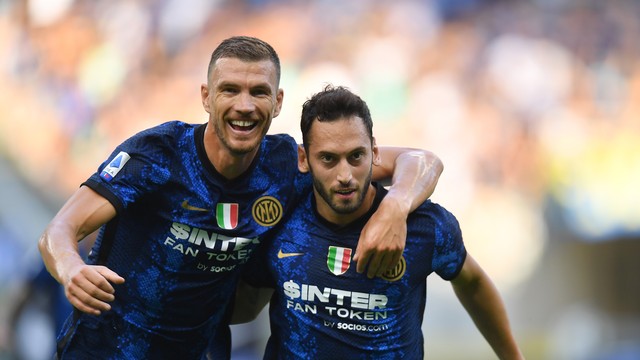 Çalhanoglu e Dzeko brilharam em suas estreias oficiais na Inter