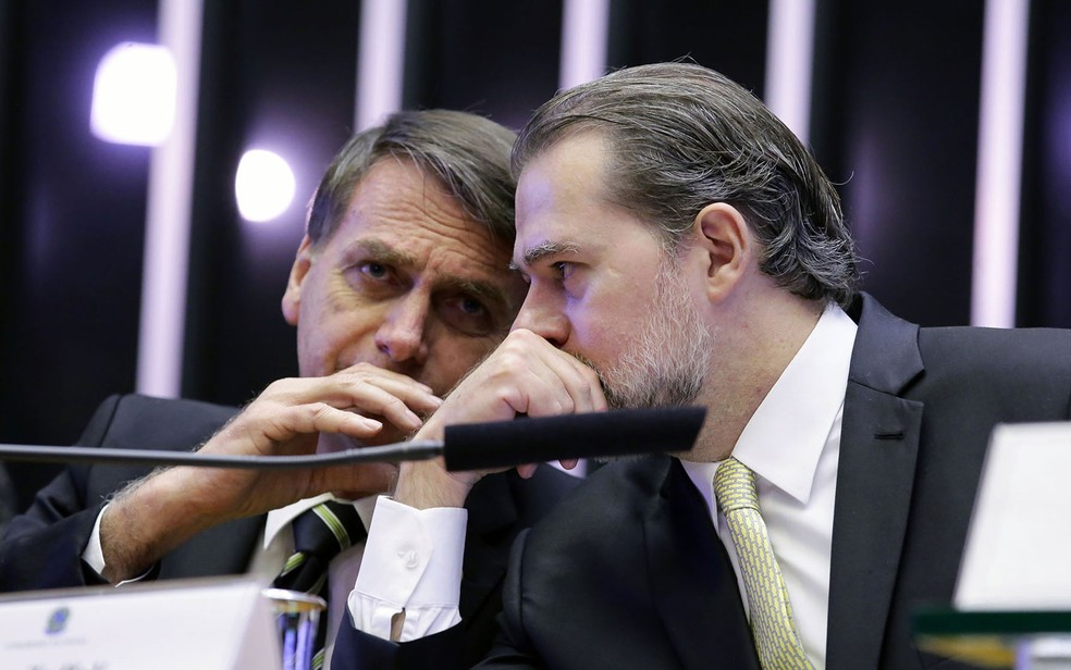 O presidente eleito, Jair Bolsonaro, e o presidente do STF, Dias Toffoli, conversam durante sessÃ£o no Congresso na Ãºltima terÃ§a (6) â€” Foto: Cleia Viana/CÃ¢mara dos Deputados