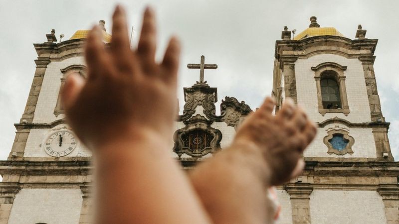 Igreja que é símbolo de sincretismo e respeito a religiões de matriz africana em Salvador abriga túmulo de um dos maiores traficantes de escravizados da Bahia (Foto: Getty Images via BBC)