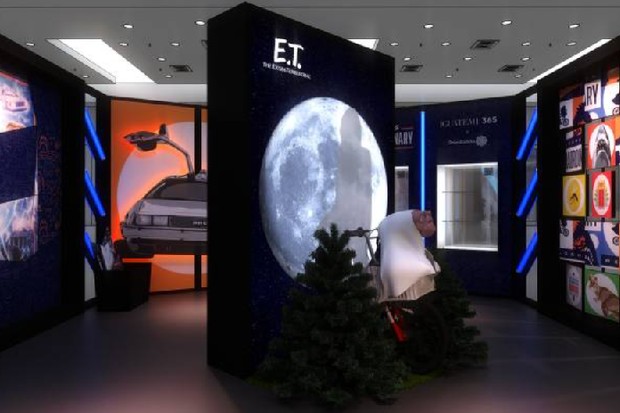 Exposição celebra Steven Spielberg e tem espaço para fotos com E.T (Foto: Divulgação)