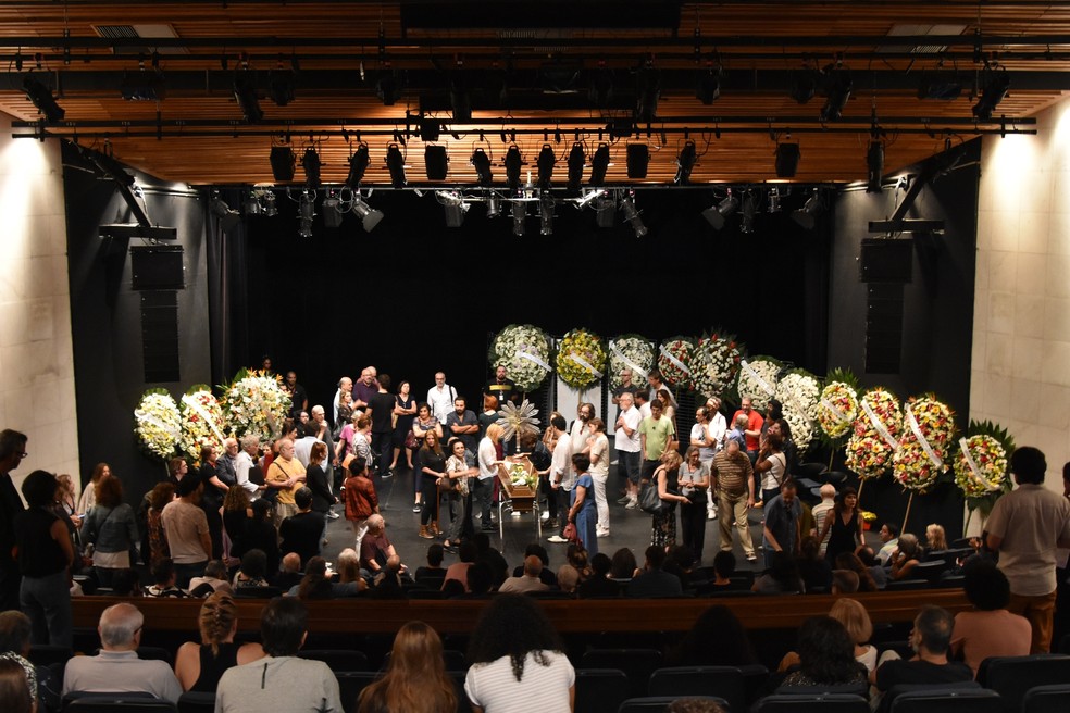 Velório do Diretor de teatro José Alves Antunes Filho, no teatro Sesc Anchieta, em São Paulo, nesta sexta feira (3) — Foto: ROBERTO CASIMIRO/FOTOARENA/FOTOARENA/ESTADÃO CONTEÚDO