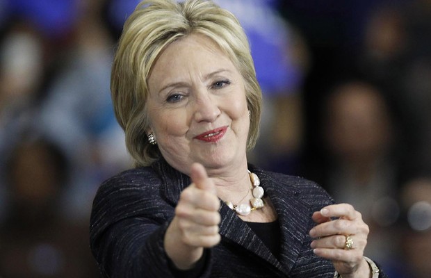 A pré-candidata à presidência dos Estados Unidos pelo Partido Democrata, Hillary Clinton, discursa em universidade de Cleveland, em Ohio (Foto:  J.D. Pooley/Getty Images)