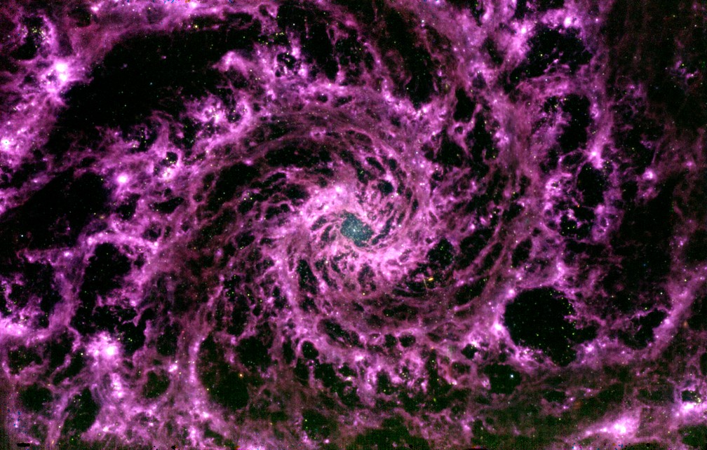 Composição da galáxia em espiral NGC 628 feita pelo astrônomo Gabriel Brammer com dados do James Webb. — Foto: Composição a cores: Gabriel Brammer (Cosmic Dawn Center, Instituto Niels Bohr, Universidade de Copenhague). Dados brutos: Janice Lee et al. and the PHANGS-JWST collaboration.
