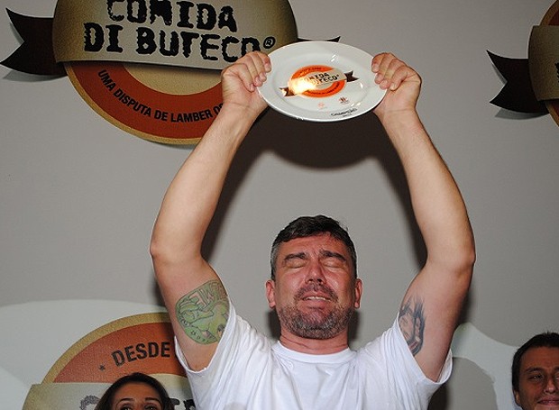 Xandão recebe o prêmio de melhor boteco de São Paulo (Foto: Divulgação)