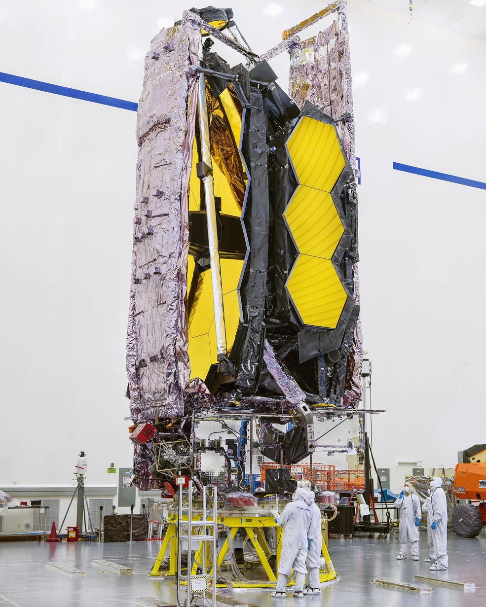 Telescópio Espacial James Webb conforme é preparado para envio ao seu local de lançamento (Foto: NASA / Chris Gunn)