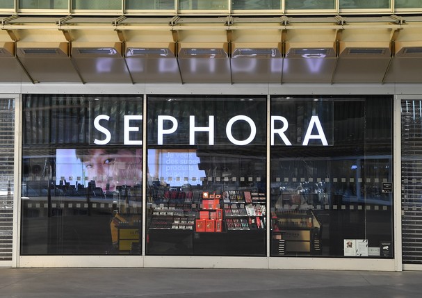 PARIS, FRANCE - MARCH 30: View of closed Sephora store at Forum des Halles during the Coronavirus epidemic on March 30, 2020 in Paris, France. The country is fining people caught in violation of its national lockdown measures to stop the spread of COVID-1 (Foto: Corbis via Getty Images)