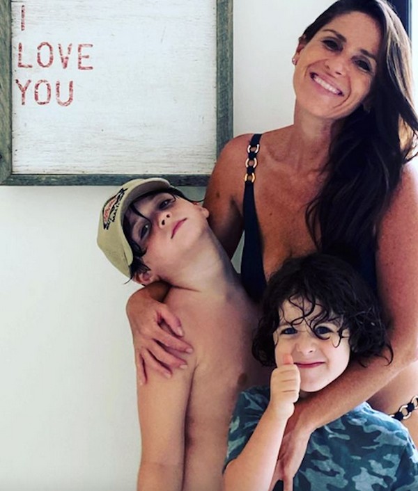 A atriz Soleil Moon Frye com os dois filhos (Foto: Instagram)