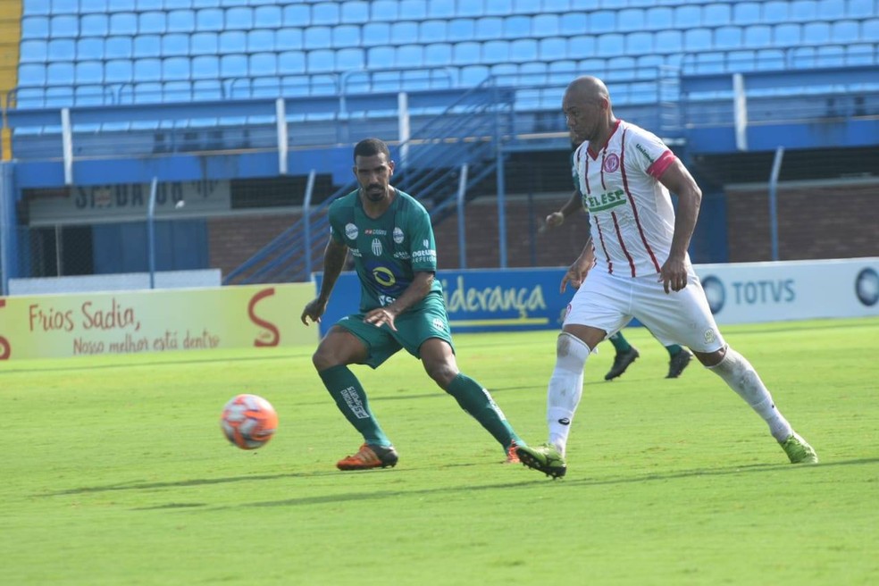 Artilheiro De 2018 Lima Desencanta Em Goleada Do Hercílio Luz Hercílio Luz Globoesporte 7861