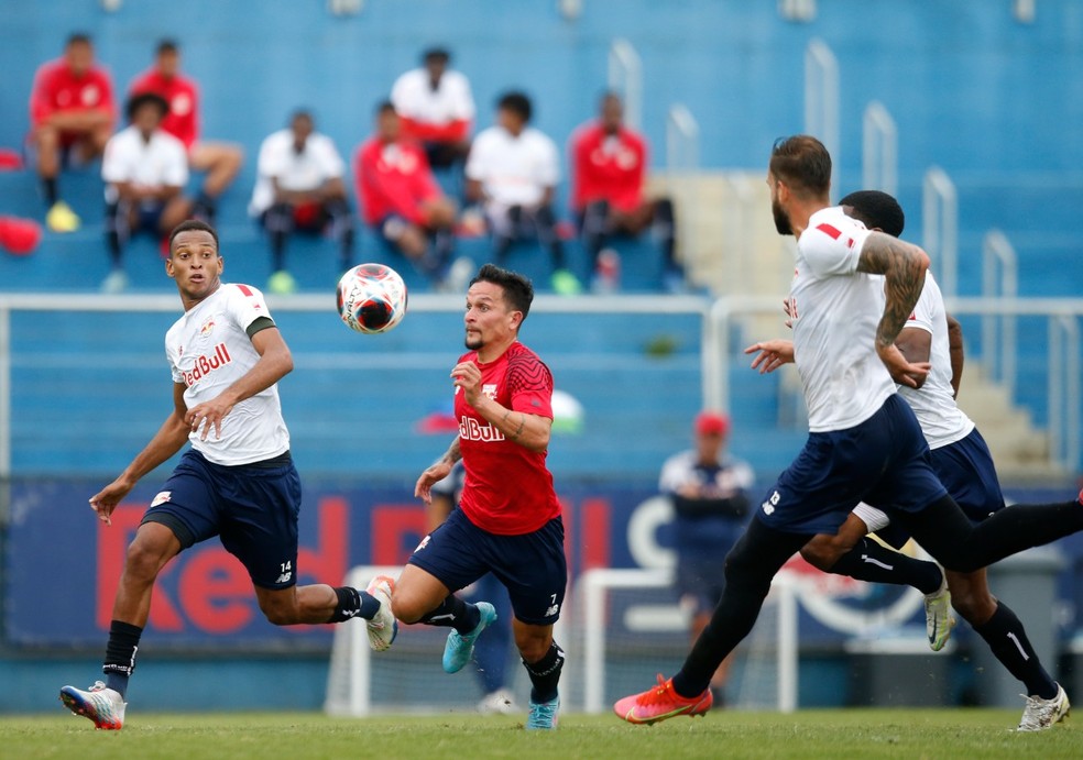 Artur no jogo-treino entre Bragantino e o time sub-23 do clube — Foto: Ari Ferreira/Red Bull Bragantino