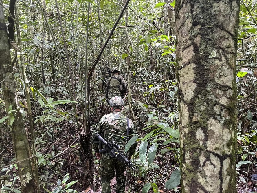 General responsável por resgate afirma que crianças desaparecidas na Amazônia colombiana certamente 'estão vivas'