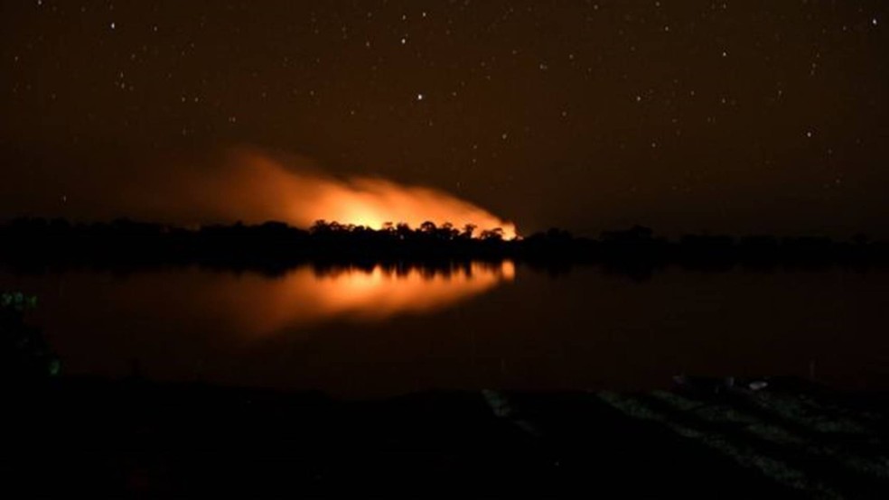 Fogo no Pantanal já consumiu o equivalente a quase três vezes a região metropolitana de São Paulo — Foto: Andre Zumak - IHP via BBC
