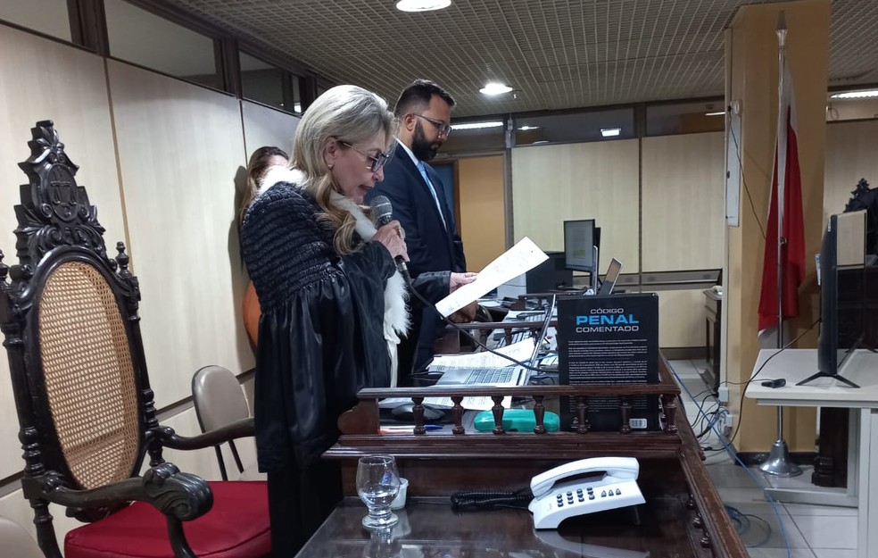 Juíza Sarah Rodrigues declara sentença de Rogério Dias no plenário do Júri no Fórum de Belém. — Foto: Reprodução / TJPA
