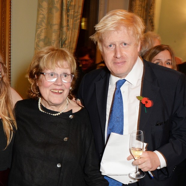 LONDON, ENGLAND - OCTOBER 22:  Mayor of London Boris Johnson (R) and mother Charlotte Johnson Wahl attend the launch of Boris Johnson's new book "The Churchill Factor: How One Man Made History" at Dartmouth House on October 22, 2014 in London, England.  ( (Foto: Getty Images)
