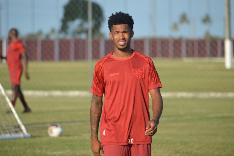 Ewandro é regularizado e vira opção do CRB para o jogo contra o ABC