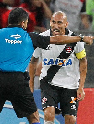 Lédio Carmona: Fla tem mais banco e pênalti de Guiñazu foi desnecessário