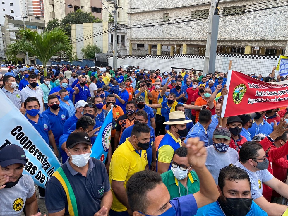 Cerca de 900 taxistas de 45 municípios do Ceará participam do ato que pede aprovação do Projeto de Lei que regulamenta a profissão no Ceará. — Foto: Isaac Macêdo/ SVM