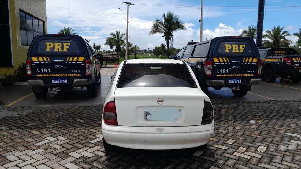 Polícia Rodoviária apreende veículo roubado na BR-222 em Igarapé do Meio — Foto: Divulgação/Polícia Rodoviária Federal