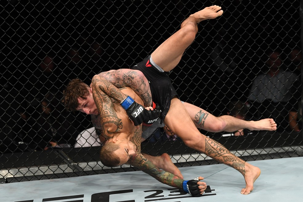 Gregor Gillespie passou o carro em Yancy Medeiros â?? Foto: Getty Images