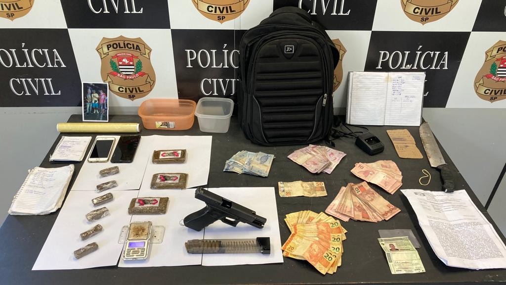 Suspeito de gerenciar pontos de tráfico de drogas é preso durante ação policial em Santos, SP