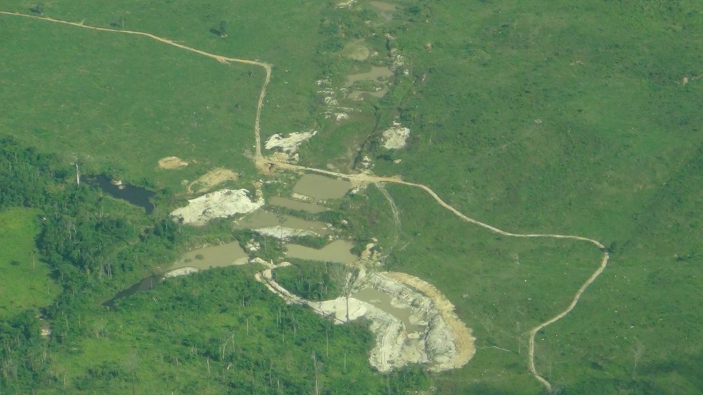 Área de garimpo no sudeste do Pará avistada durante sobrevoo no dia 16/02/2023. — Foto: Taymã Carneiro / g1