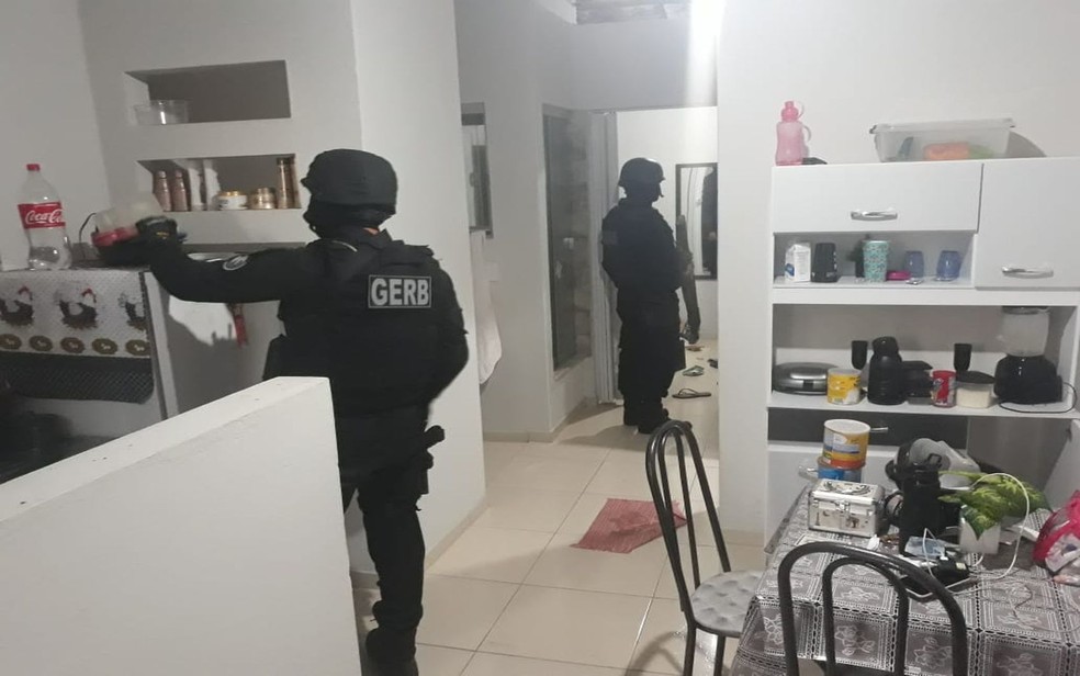 A polícia fez buscas em casas da região de Simão Dias — Foto: SSP/Divulgação