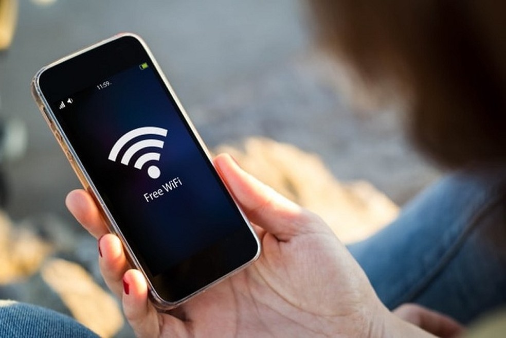 Evite acessar apps de banco por redes Wi-Fi públicas (Foto: Pond5)