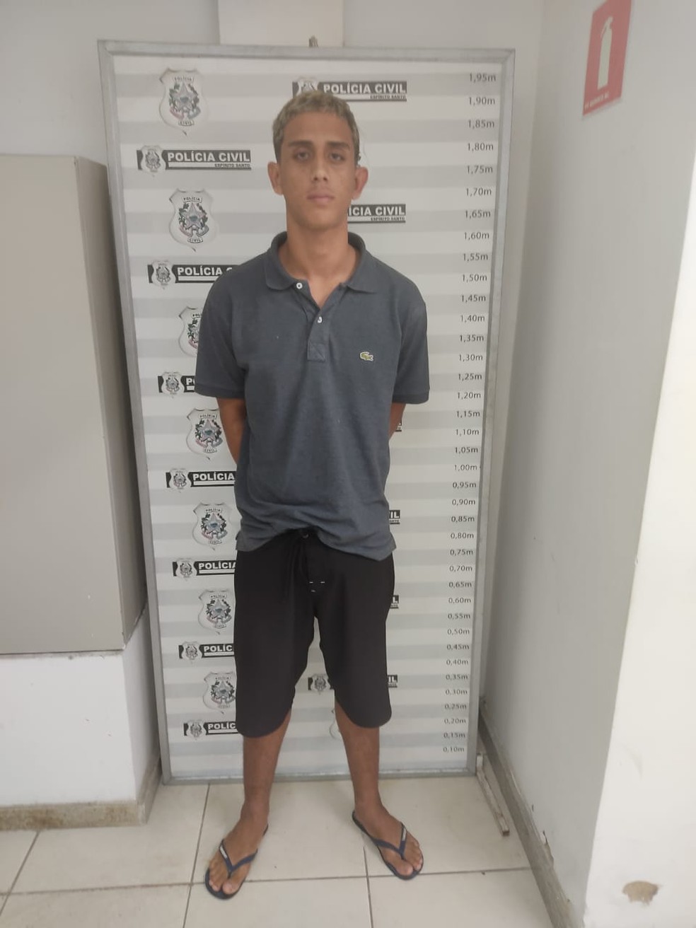 Iury Petter Leite dos Santos, de 18 anos, suspeito de assaltar farmácias em Vitória — Foto: Divulgação/Polícia Civil