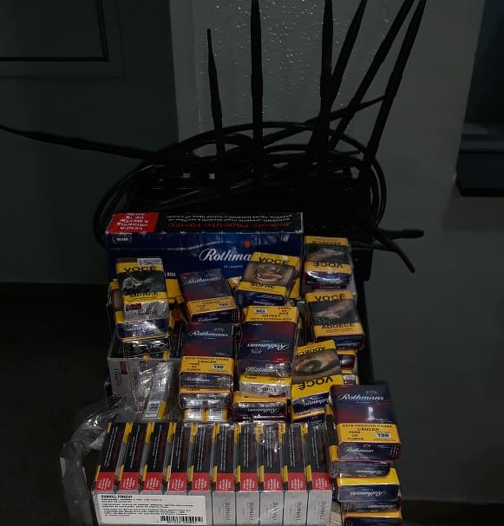 Carga de cigarros recuperada pela polícia e Guarda em Santa Bárbara — Foto: Divulgação/ PM