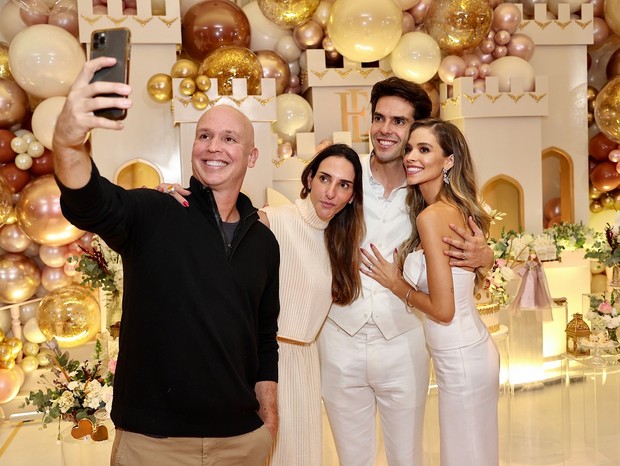 Caio Ribeiro vai com a família no aniversário de Esther, filha de Kaká e Carol Dias (Foto: Manuela Scarpa/Brazil News)